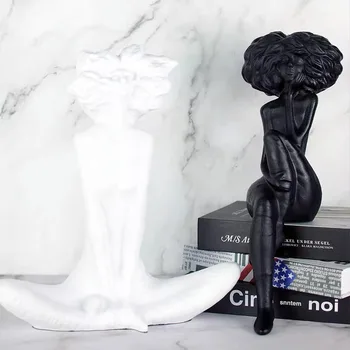 Criativo resumo preto branco figura escultura decoração do escritório mulher resina estátua de Enfeites para a decoração Home Acessórios de presente